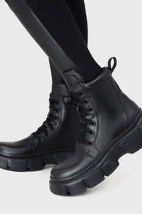 Discordant Boots
