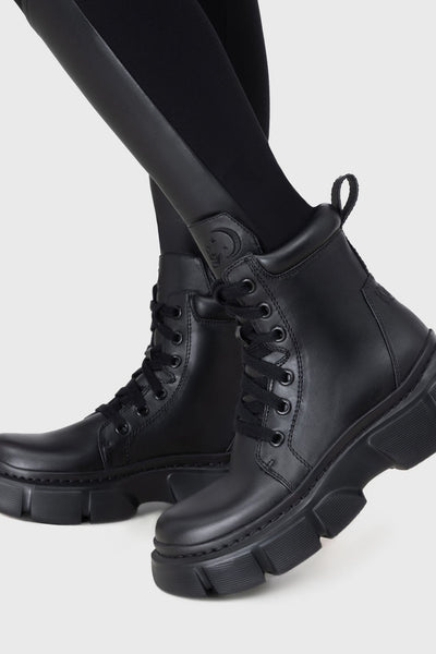 Discordant Boots